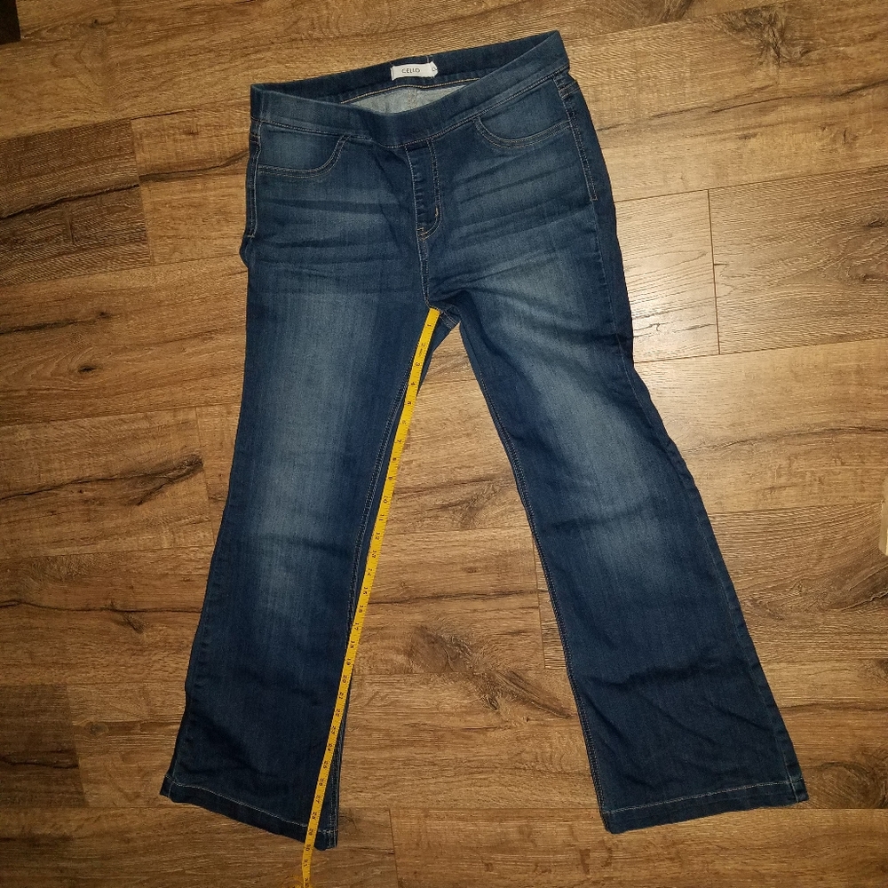 Cello Pull on Flare Jeans XL Short